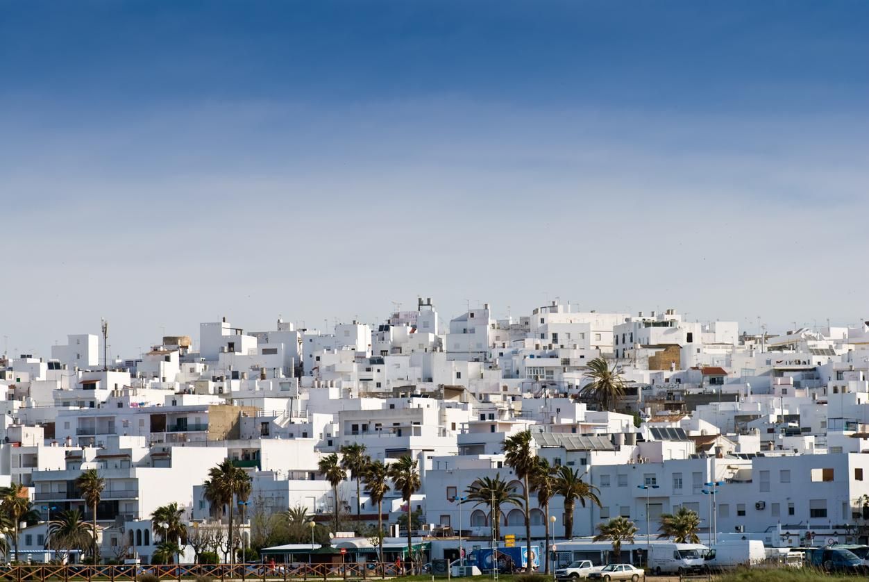 Las callejuelas encaladas de Conil de la Frontera