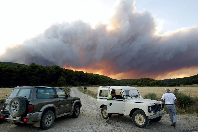 Fotogalería del incendio en el término de Luna en las Cinco Villas