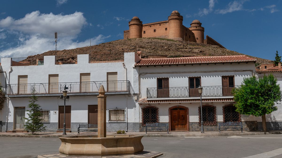 Panorámica del pueblo y su entorno, puerta natural al Marquesado del Zenete