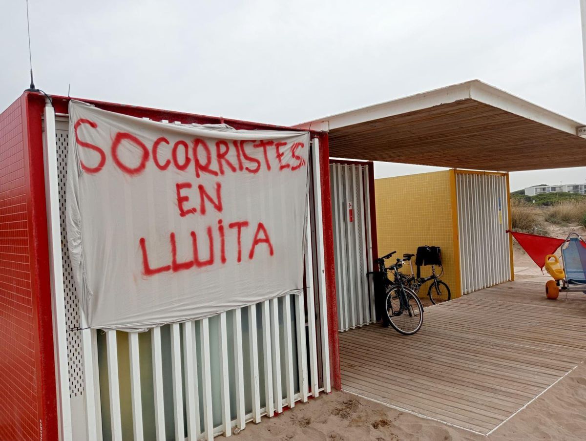 Imagen de la protesta de los socorristas en Catalunya Imagen de la protesta de los socorristas en Catalunya