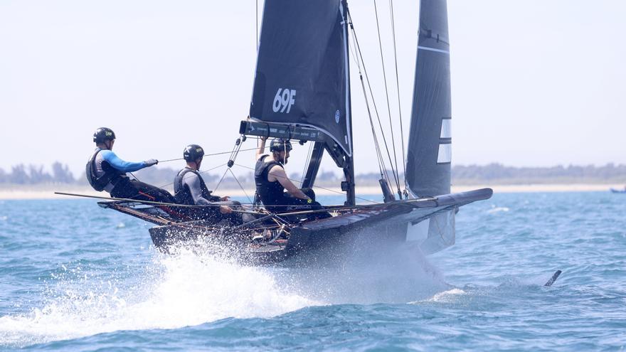 Los barcos voladores vuelven a Valencia Mar