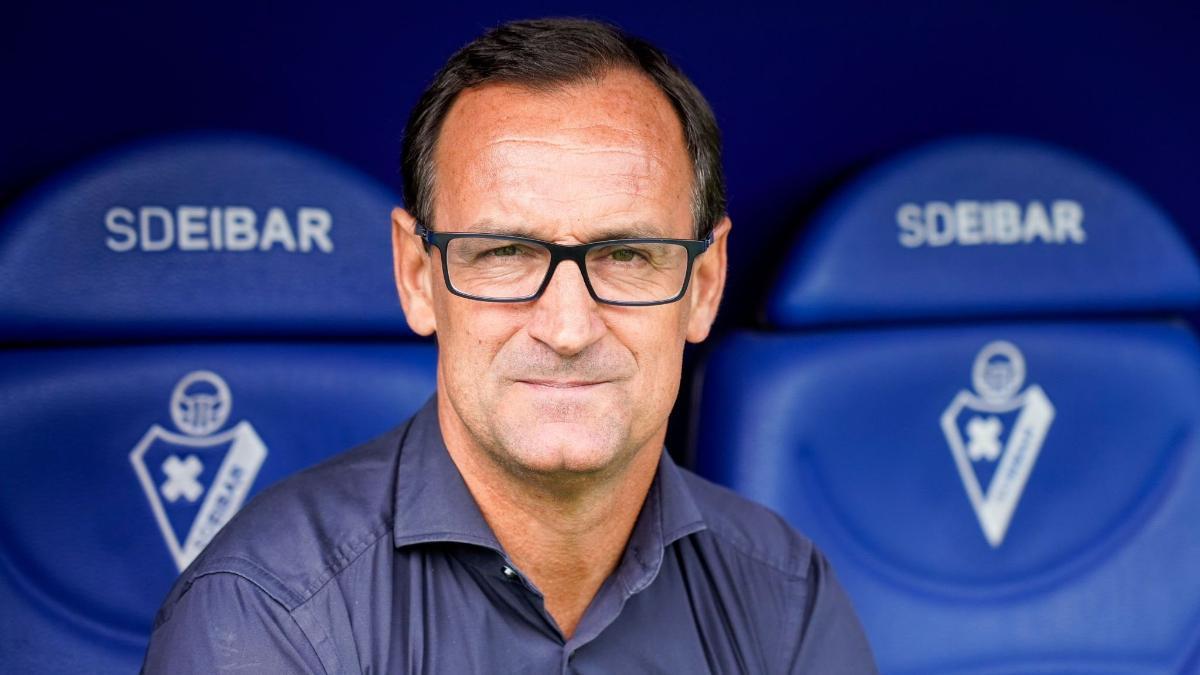 El Eibar destituye a Etxeberria