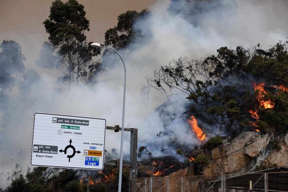 Más imágenes del incendio en As Rañas