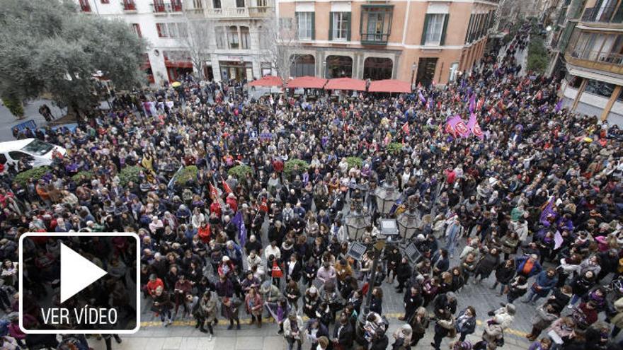 Miles de personas colapsan el centro de Palma por los derechos de la mujer