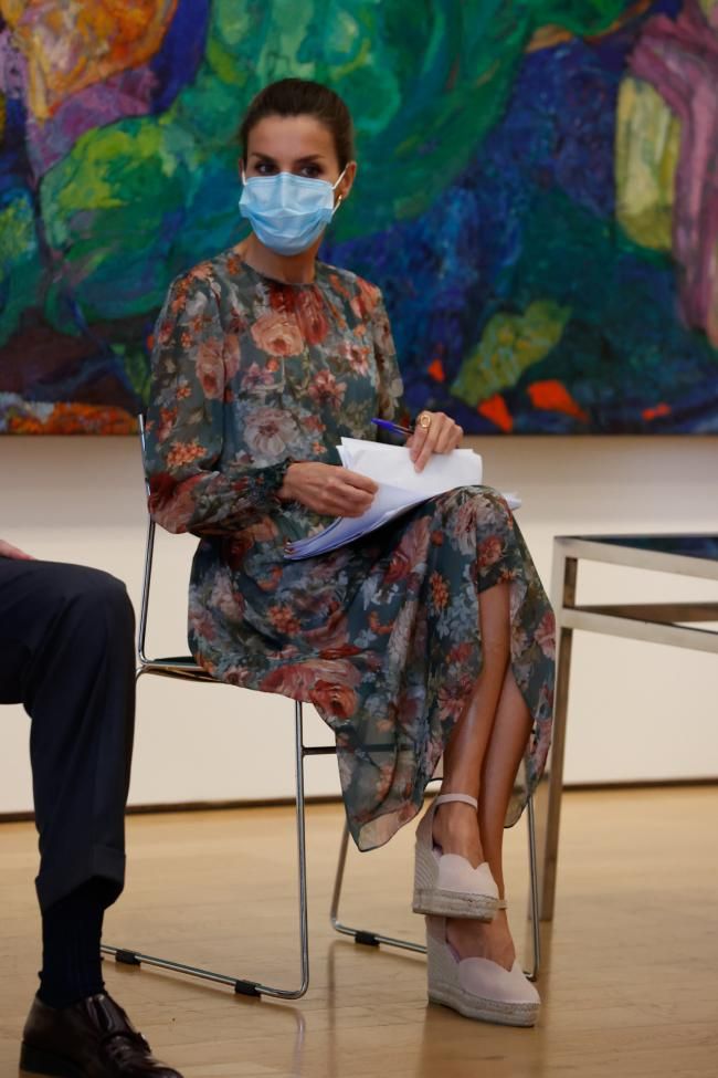 La reina Letizia recupera el vestido más primaveral de su armario y es de Zara