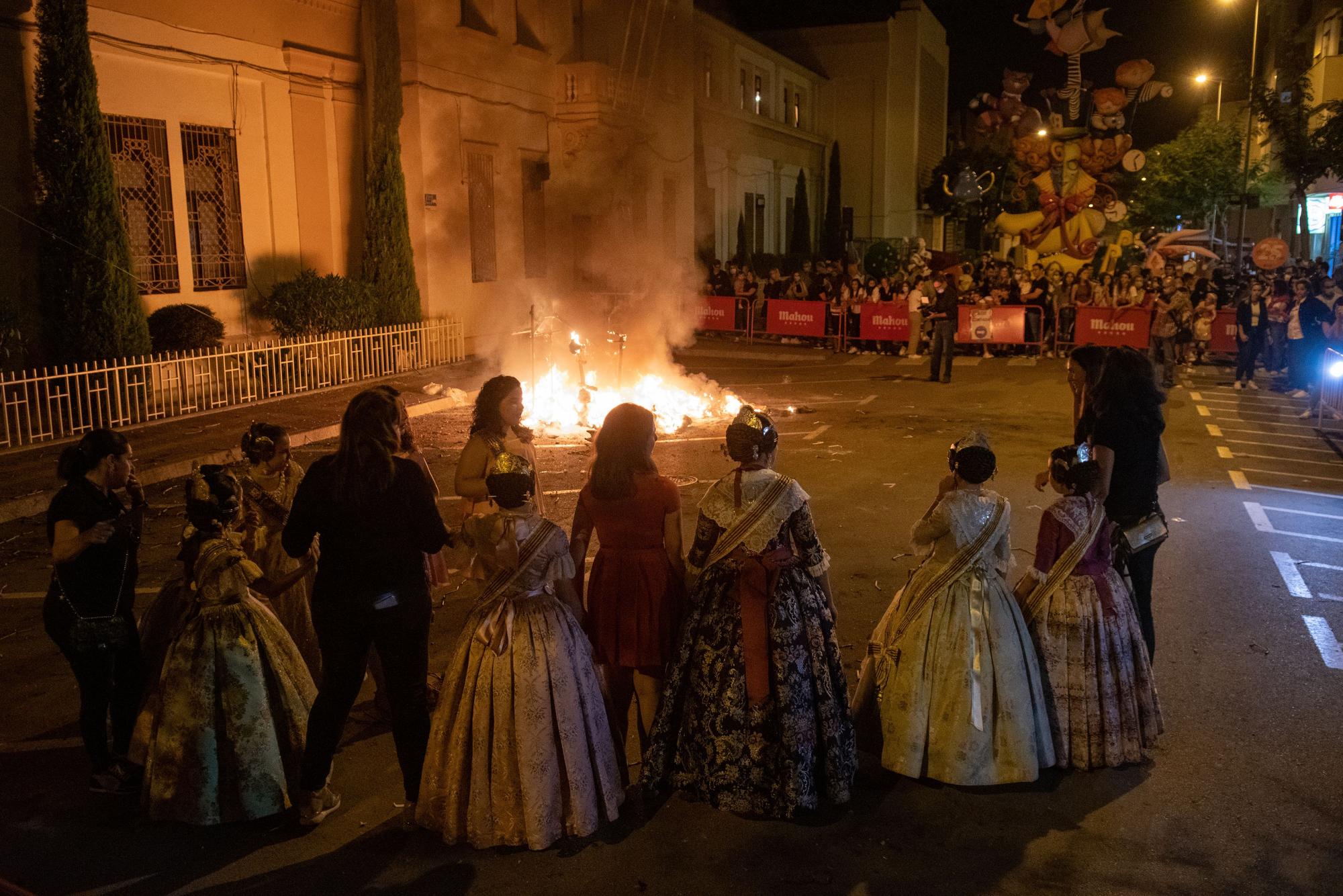 Los mejores momentos de una 'Nit de la Cremà' para el recuerdo en Burriana