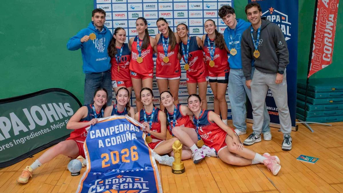 Las jugadoras de Maristas celebran su triunfo en la Copa Colegial Coruña 2026.