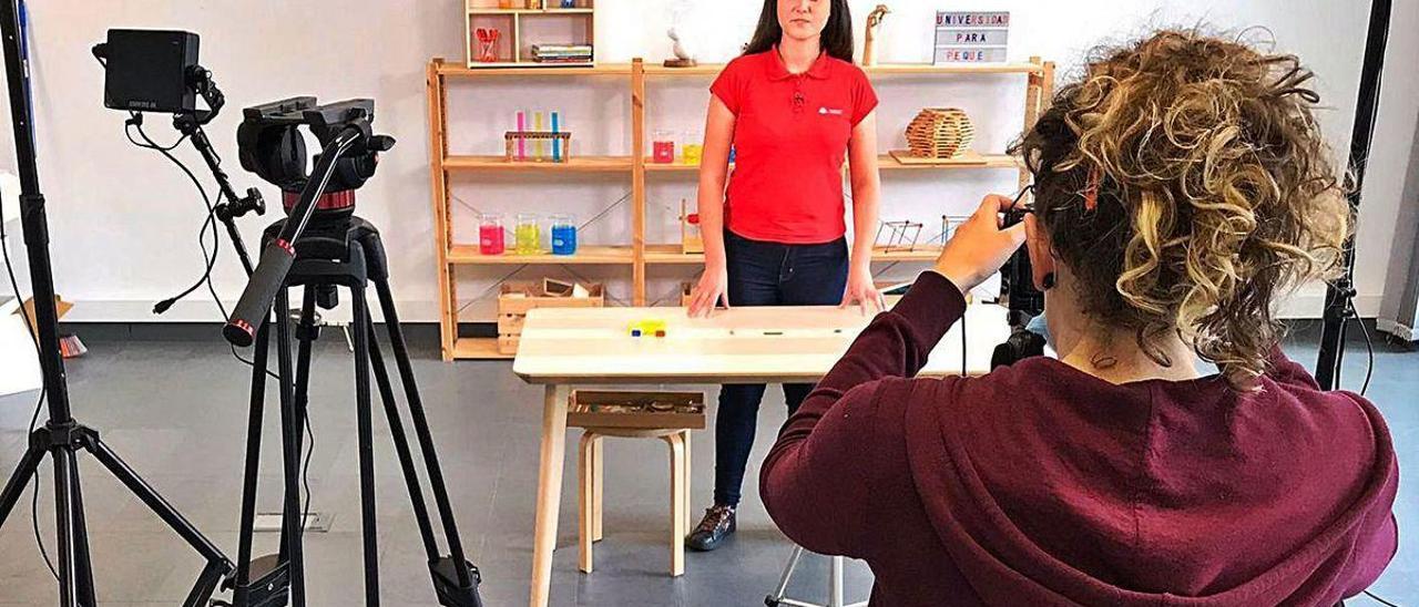 La educadora Verónica Garrido, durante la grabación de uno de los vídeos.