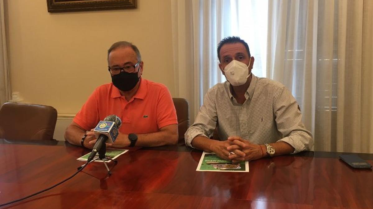 El concejal de RSU, Juan Carrillo; y el delegado de Medio Ambiente de la Mancomunidad de Municipios de la Costa del Sol Occidental, Juan Merino.