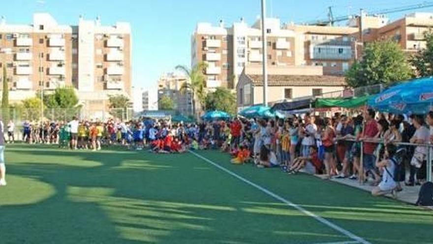 La ampliación del campo de fútbol de Torrefiel enfrenta a los usuarios con los vecinos