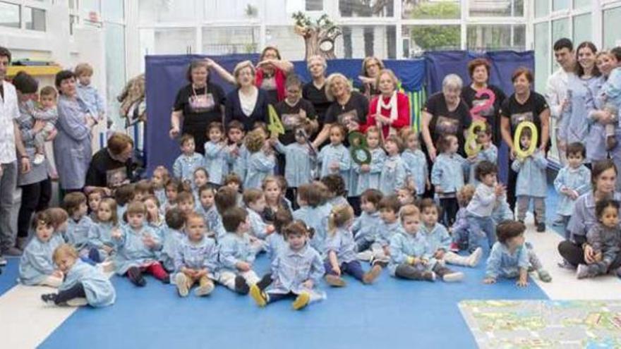 Os alumnos da escola infantil de Zalaeta celebran as Letras Galegas