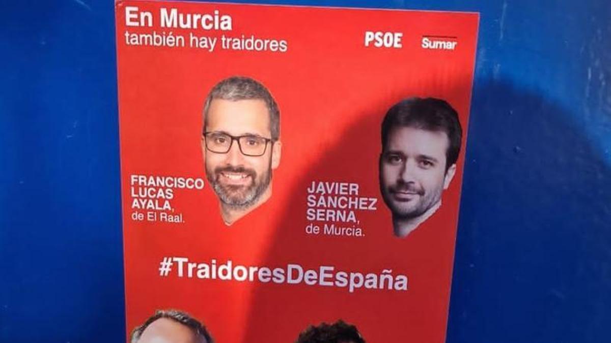 Uno de los carteles que ha aparecido este miércoles en el centro de Murcia, contra los diputados murcianos de izquierda.