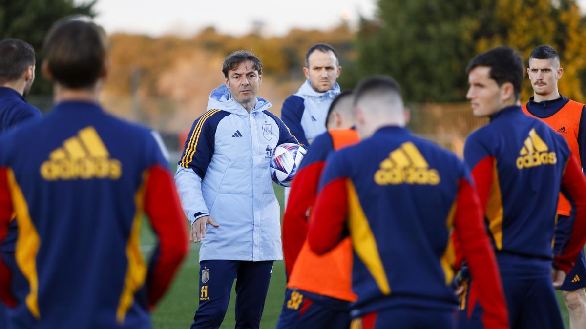 Primer entrenamiento con Santi Denia como seleccionador sub-21