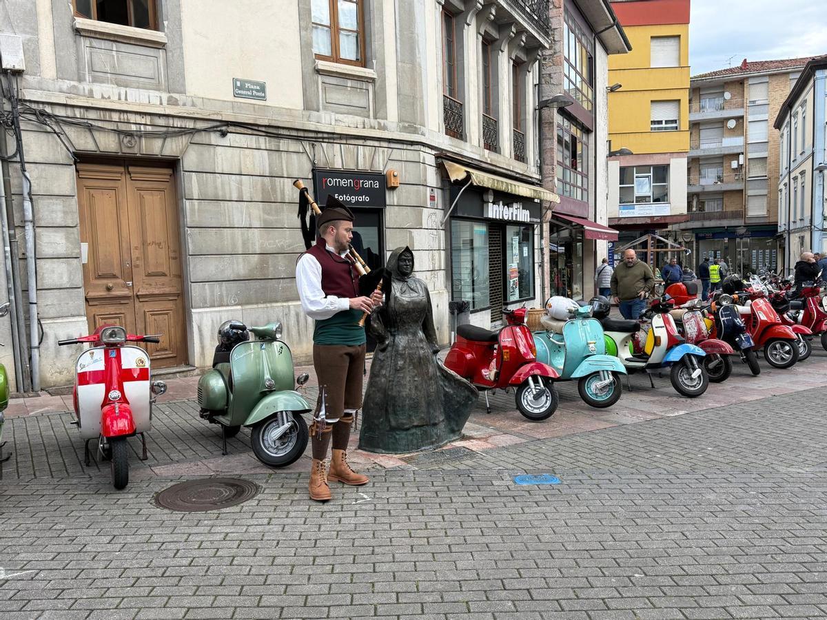 La concentración de vespas y lambrettas de Grado, en imágenes La concentración de vespas y lambrettas de Grado, en imágenes