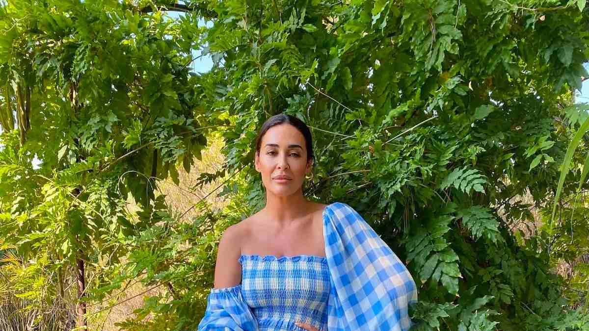 Vicky Martín Berrocal con un vestido de cuadros vichy