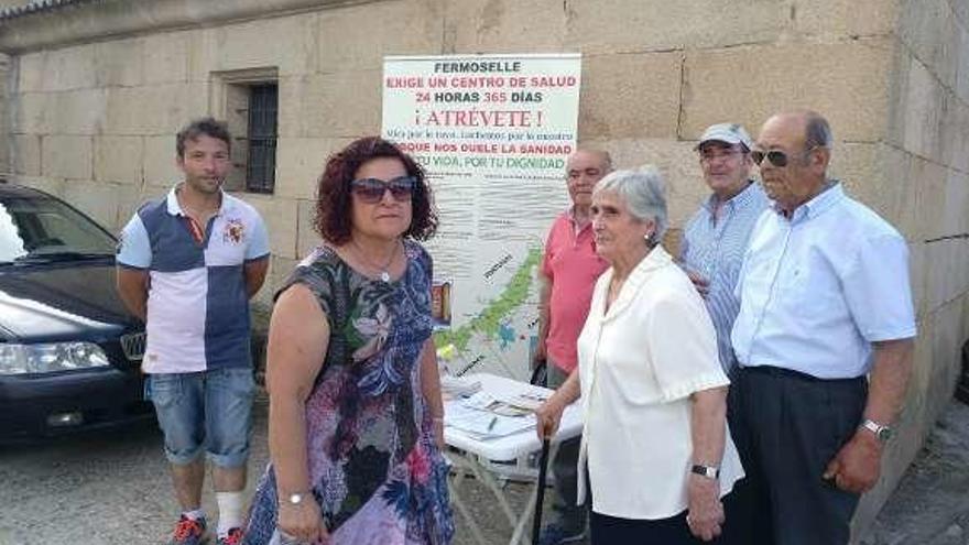 Recogida de firmas en Fornillos de Fermoselle.