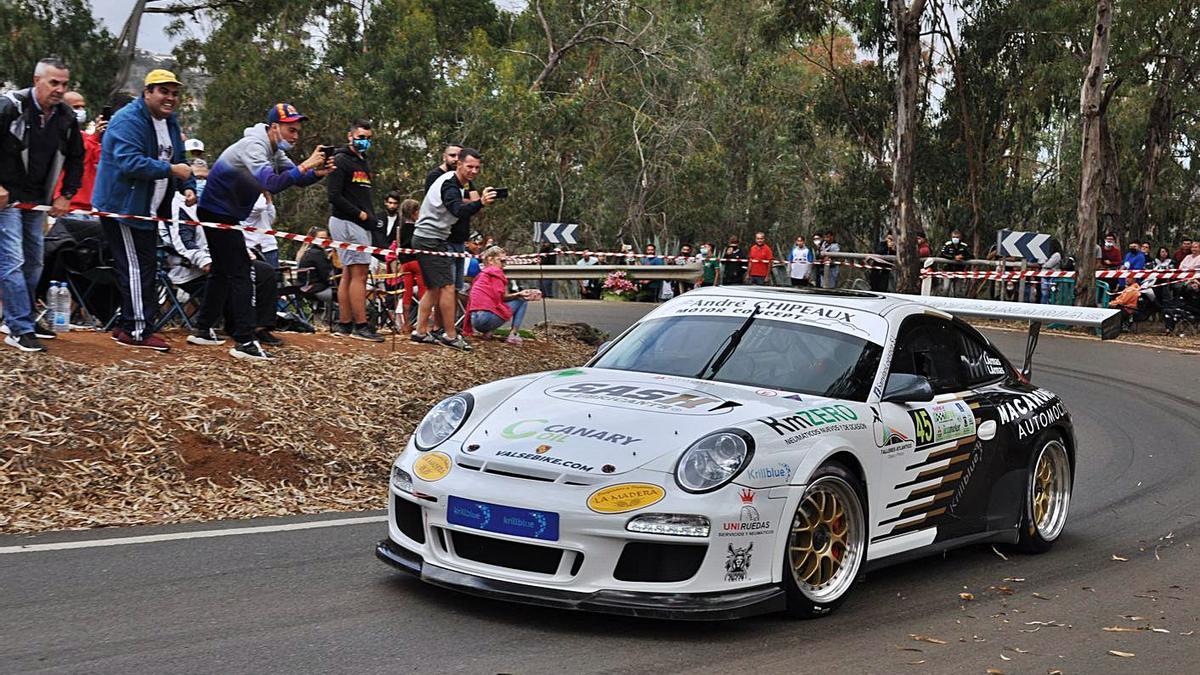 El ganador Iván Armas, con su Porsche 911 GT3-2010 Cup, durante la Subida de Moya, celebrada ayer. | | MOTORACTUALIDAD.ES