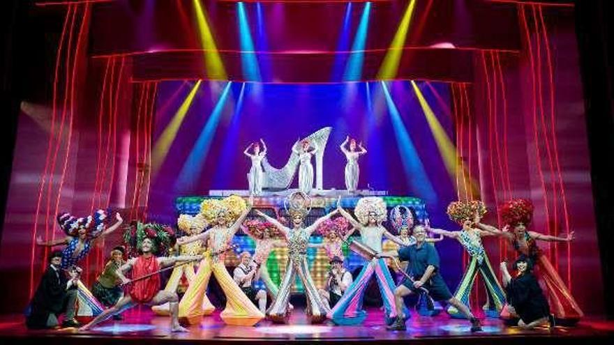 Un momento de la actuación del musical &#039;Priscilla&#039;.