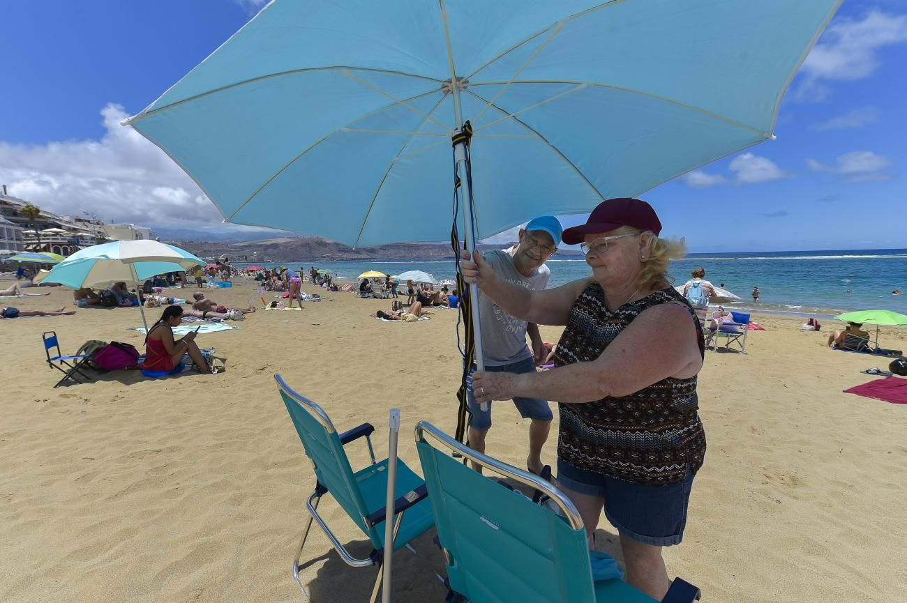 Ambiente de la Playa de Las Canteras el día de San Juan