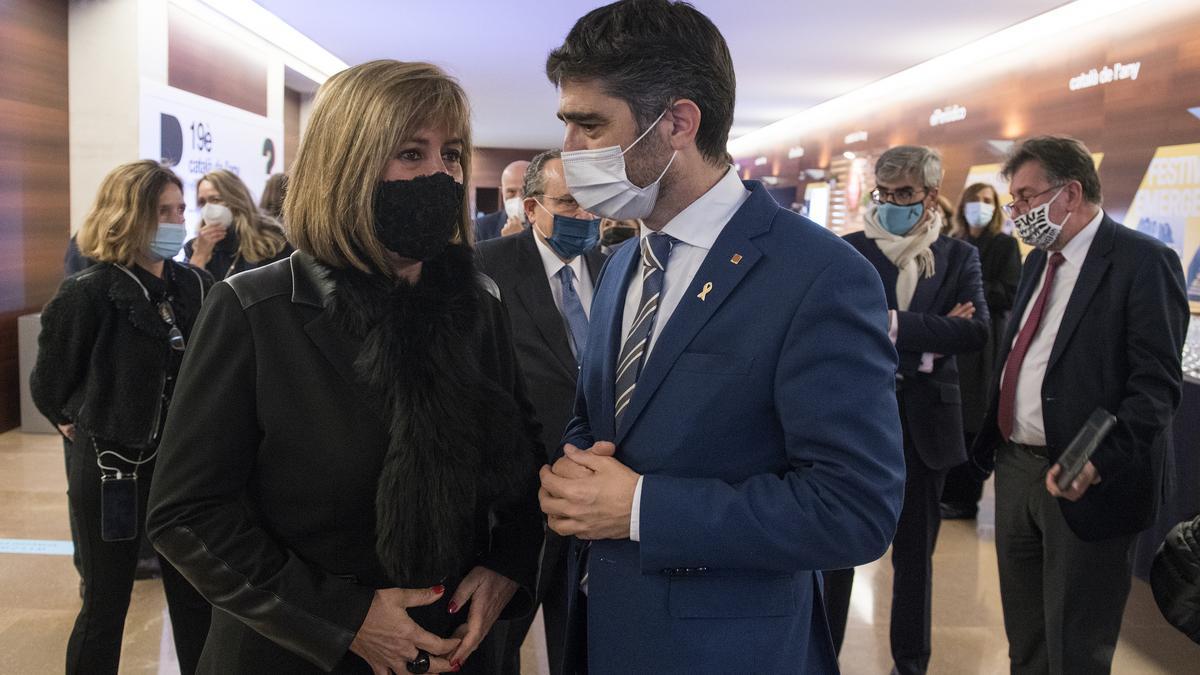 Entrega del premio Català de l’any que otorga El Periódico de Catalunya. En la foto, Jordi Puigneró y Nuria Marín.