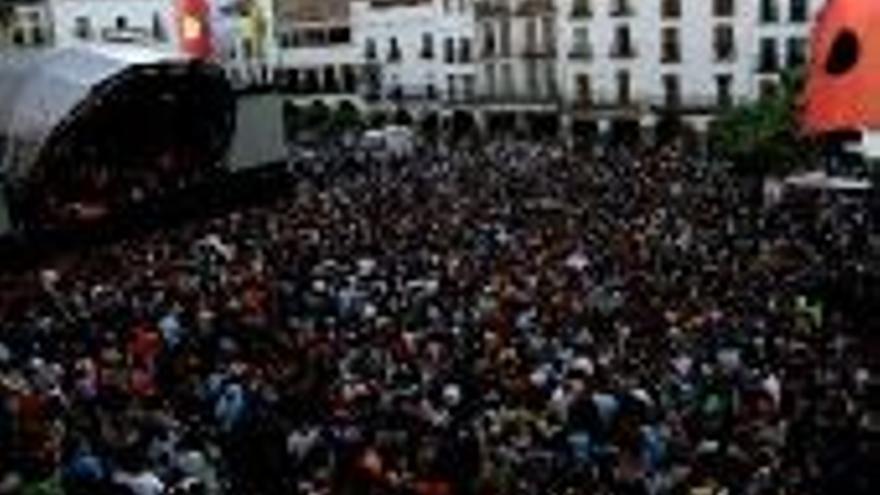 El Womad supera su récord inauguralcon 20.000 personas en el casco viejo