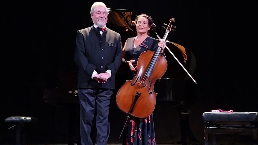 El Dúo de Salzburgo llena el Teatro Riera de Villaviciosa en el tercer concierto del ciclo Atardeceres Musicales, que ofrece otro recital el 17 de agosto