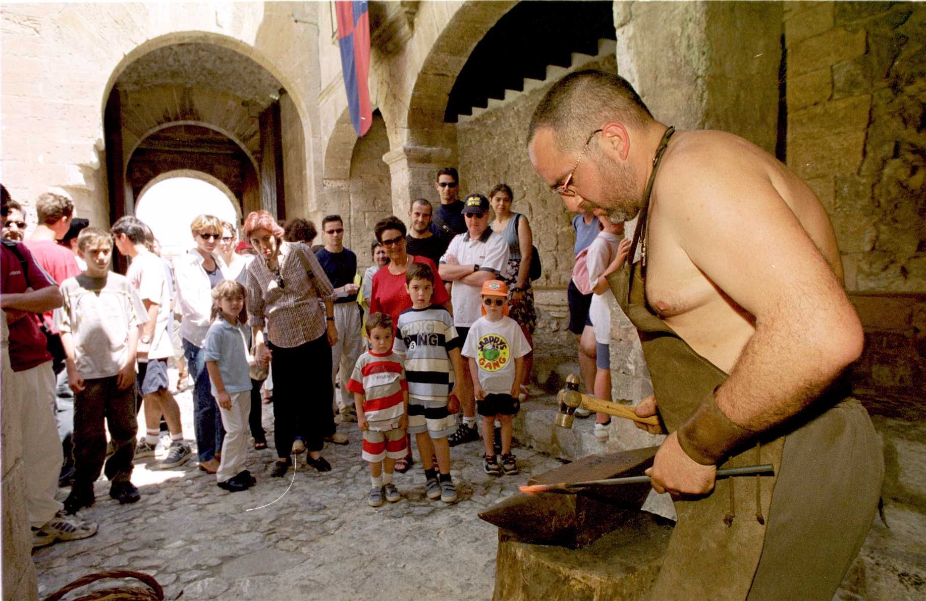 Primera edición en el año 2000 de la Feria Medieval de Ibiza.