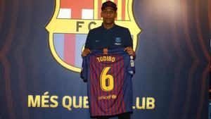 El central Todibo, con la camiseta barcelonista.