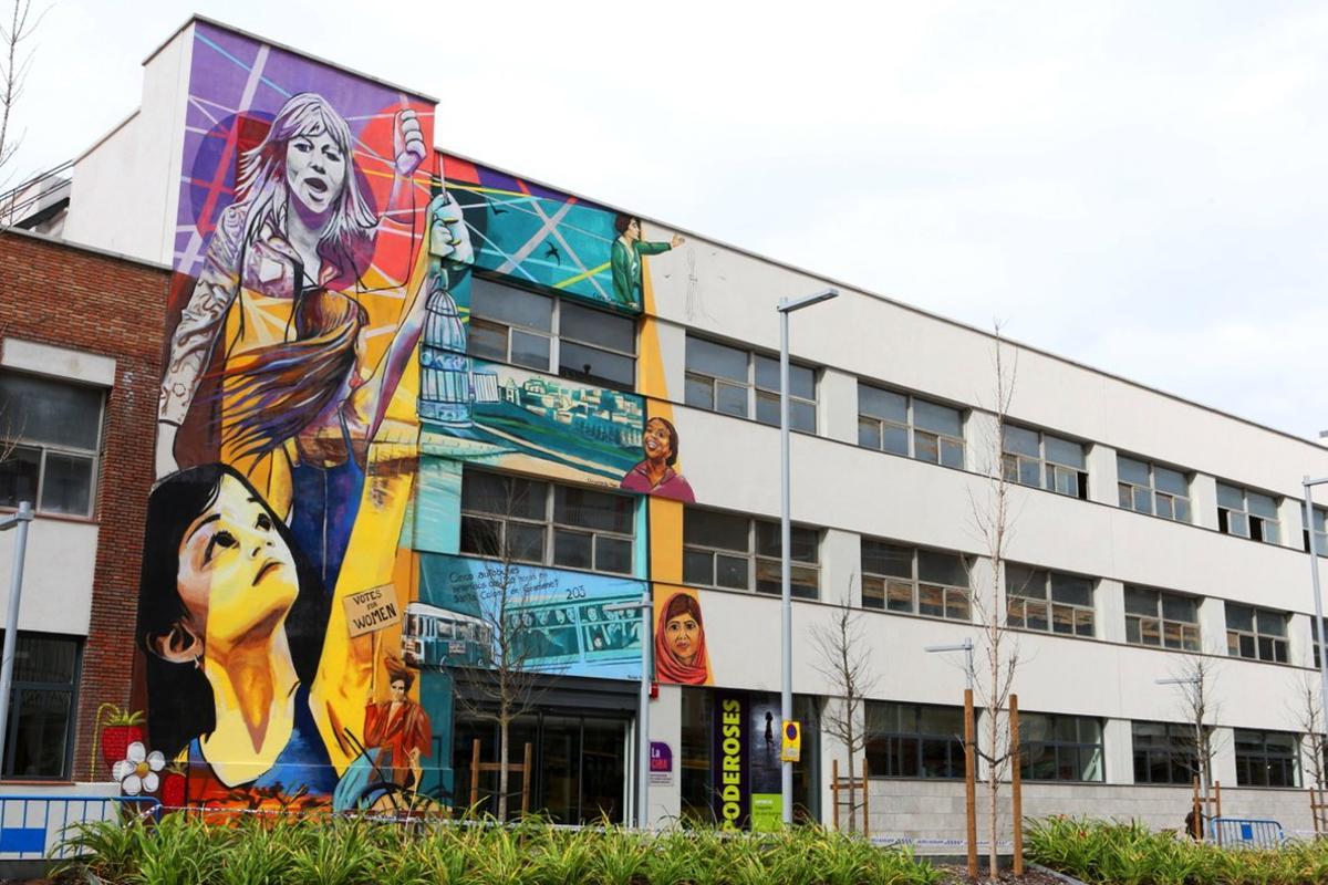 La fachada de La Ciba, con el mural de Irantzu Lekue, uno de los elementos destacados por la FEMP