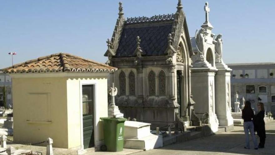 Grupo de panteones del cementerio de San Amaro. / carlos pardellas