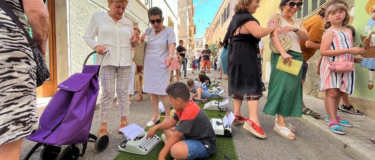 Vila del Llibre 2022: Manacor renueva su compromiso con la literatura y el cine en una jornada para el recuerdo