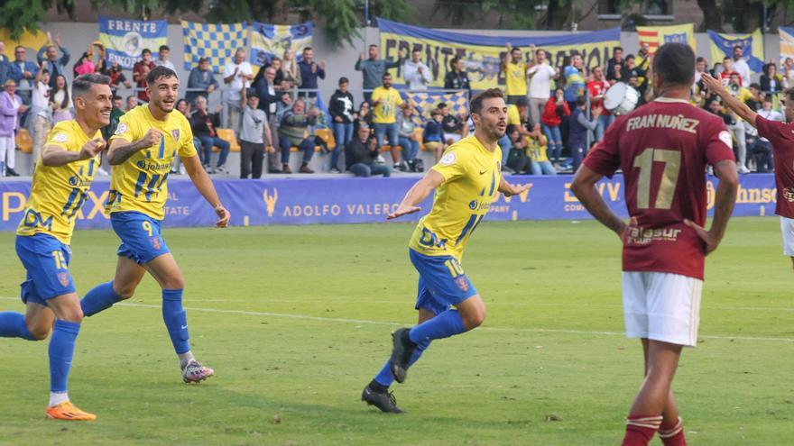 Un gol de Ayo da el triunfo a un buen Orihuela en Los Arcos (1-0)