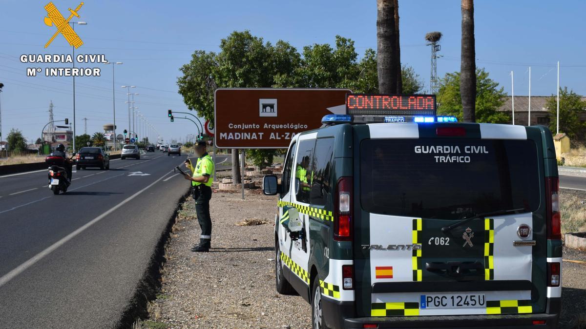 Imagen de archivo de un control de la Guardia Civil de Tráfico.