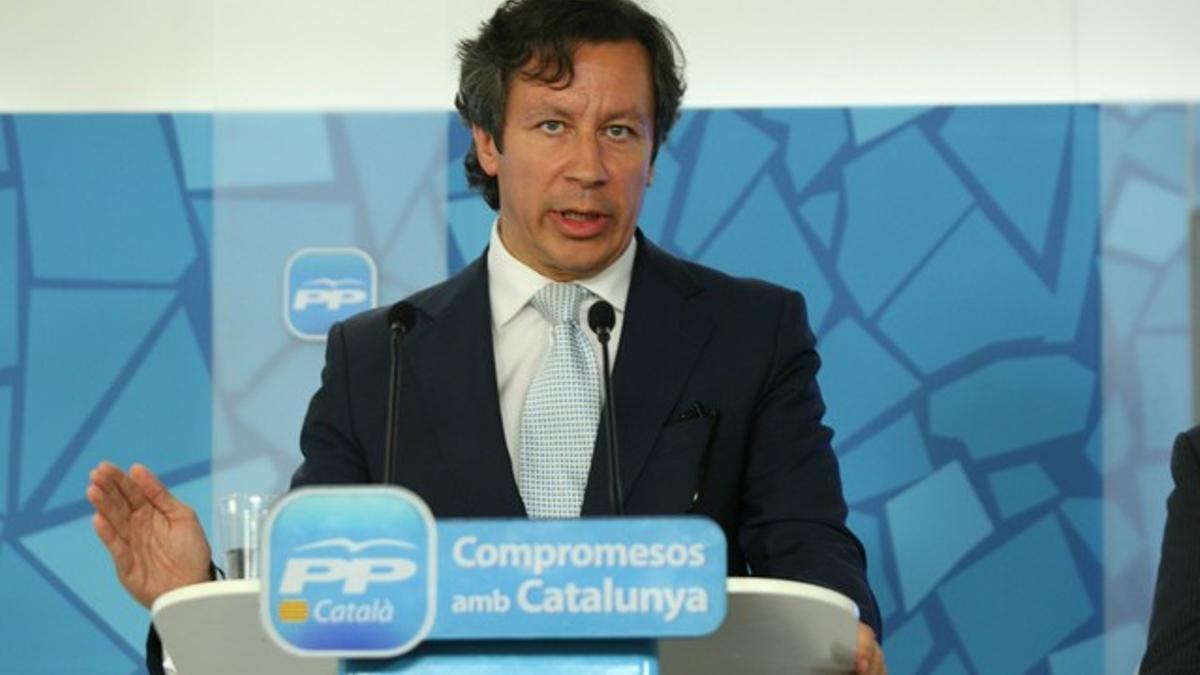 El dirigente del PP Carlos Floriano, en una rueda de prensa en Barcelona.