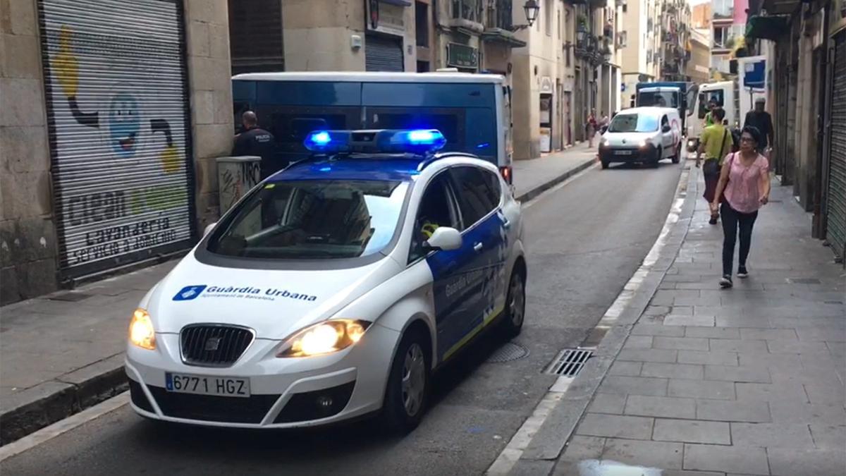 Operación policial contra la venta de droga en el Raval