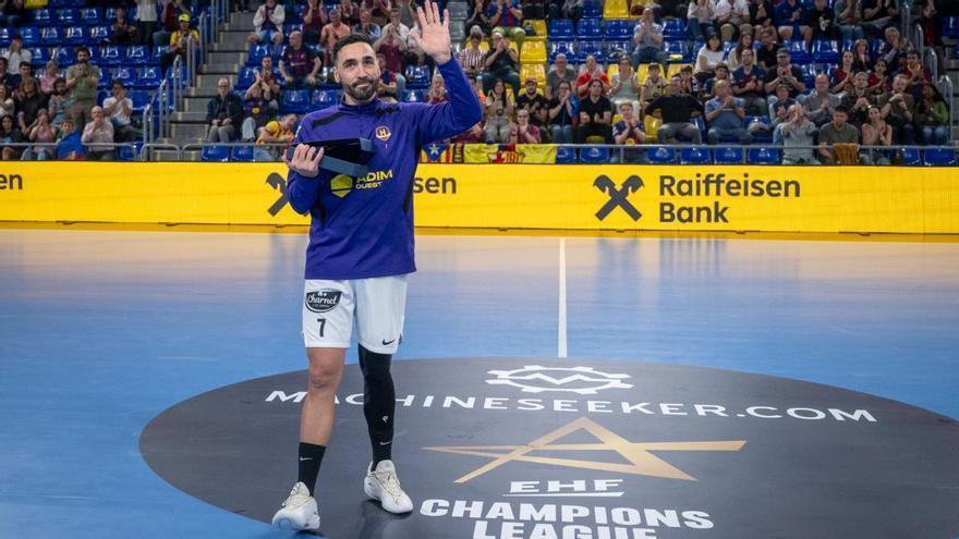 Valero Rivera recibió el homenaje del Barça en su último partido en el Palau a sus 41 años.