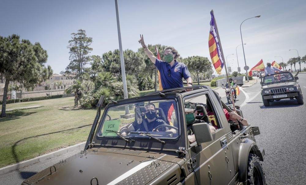 La protesta en coche de Vox colapsa el centro de Palma