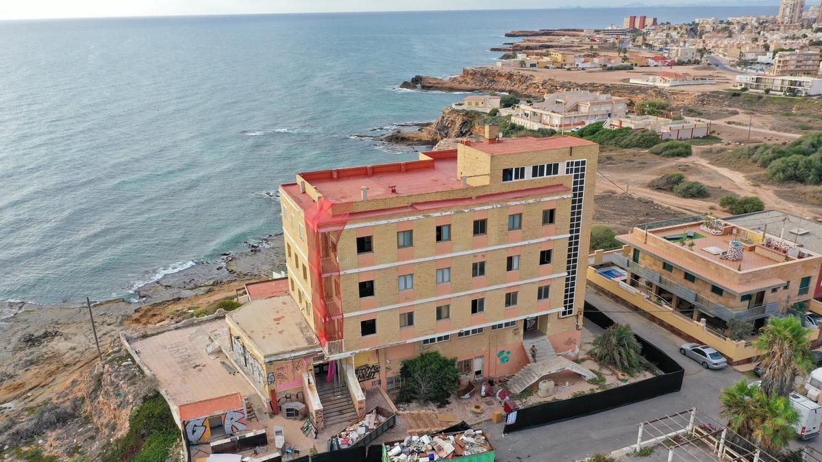 Vista panorámica del Hotel Eden Roc, ahora en rehabilitación