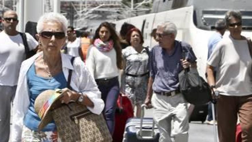 Una huelga obliga a cancelar seis trenes en Alicante