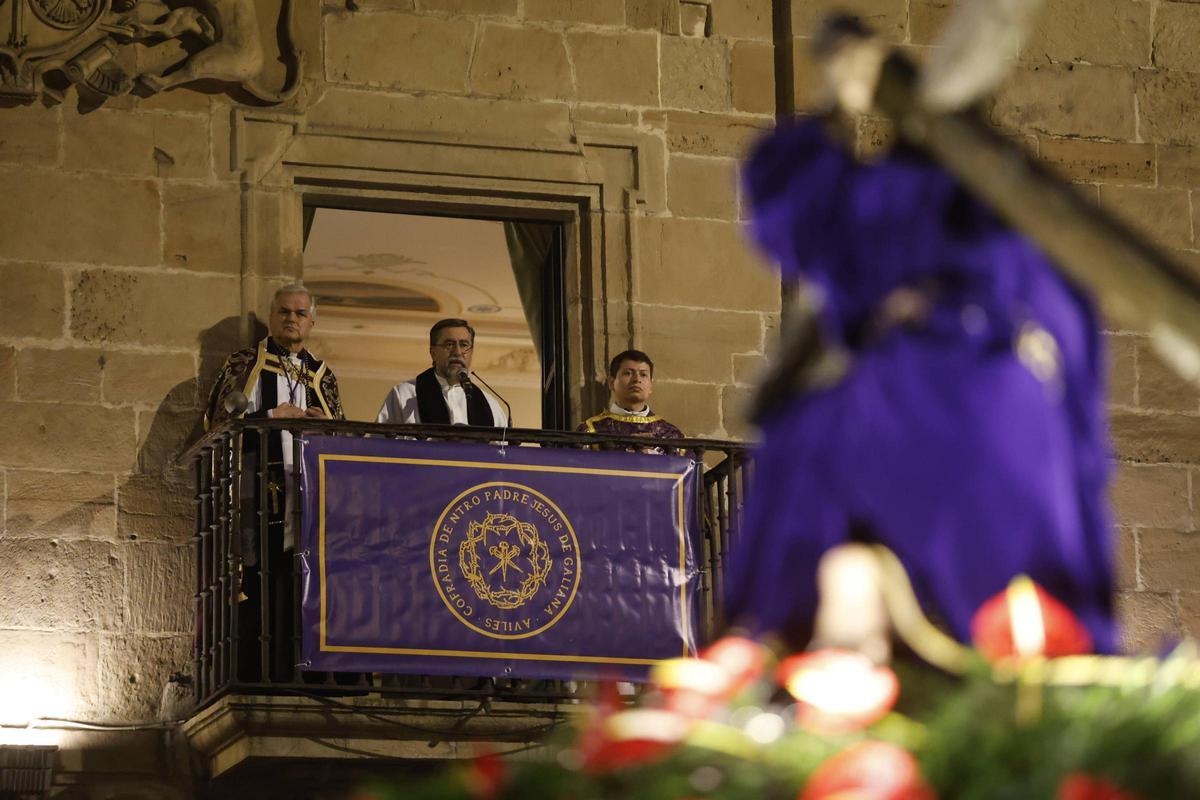 EN IMÁGENES: La multitudinaria procesión del Encuentro en Avilés