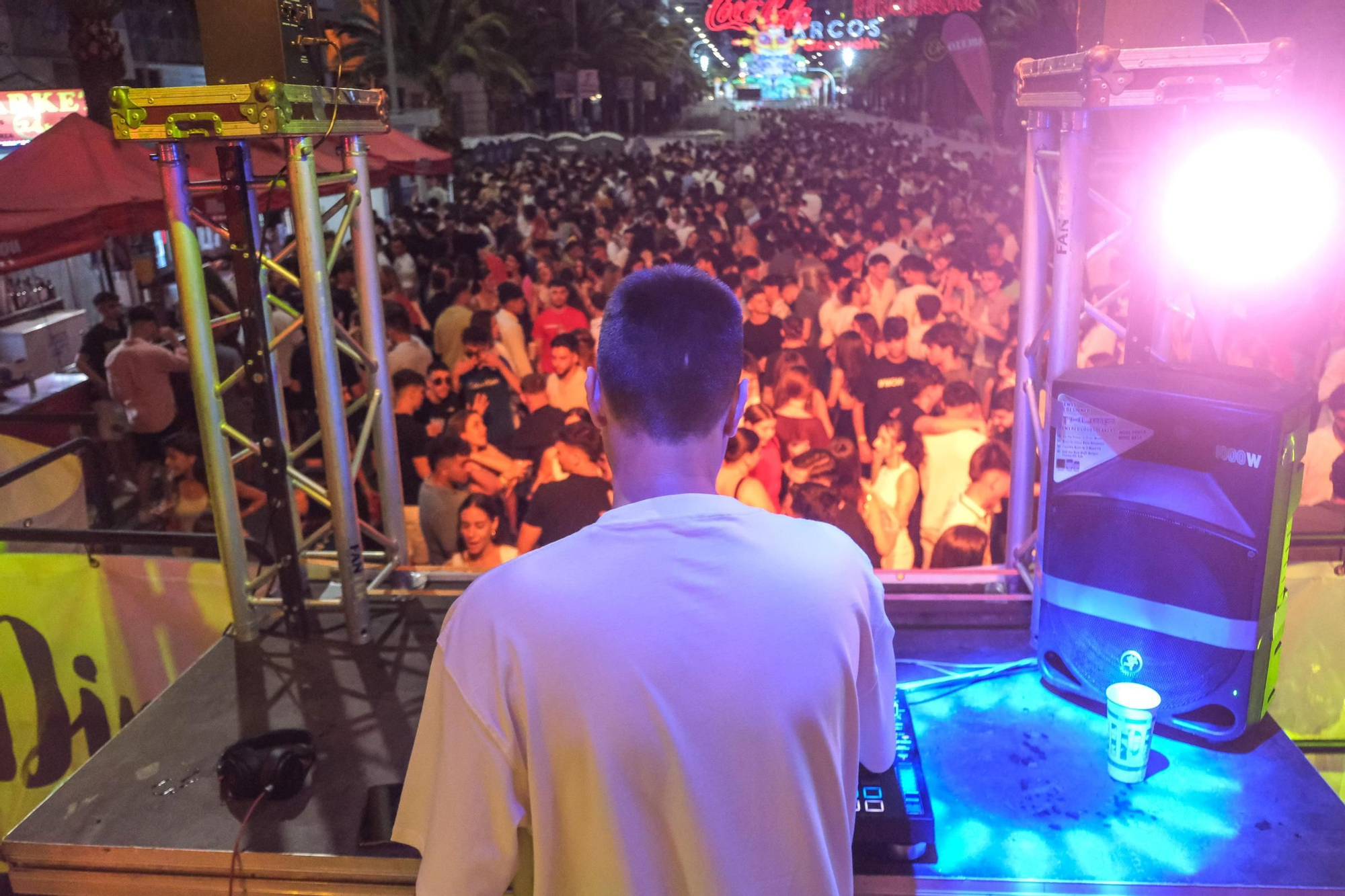 Galería de fotos: así es salir de fiestas en Hogueras de Alicante