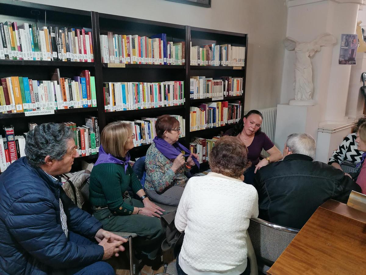 GALERÍA | Toro conmemora el Día de la Mujer con "Bibliotecas Humanas"