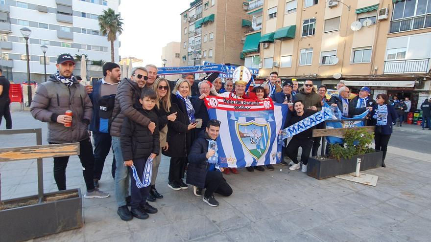 La afición del Málaga CF, en los aledaños del Nuevo Los Cármenes