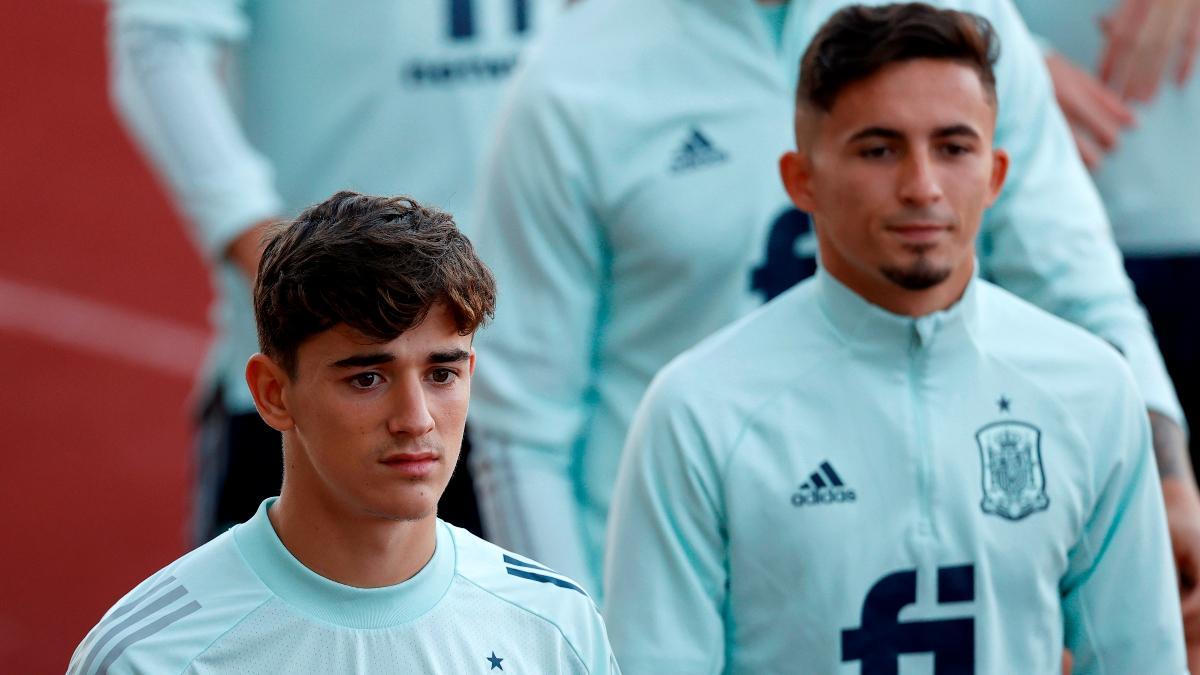 Gavi y Yéremi Pino durante el entreno de este lunes con la selección