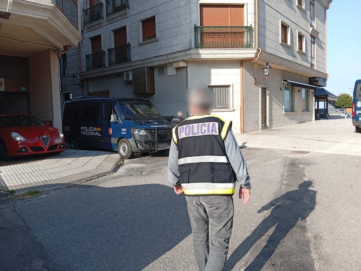Registro en Vilanova dentro de un nuevo operativo contra el narcotráfico en Arousa. Registro en Vilanova dentro de un nuevo operativo contra el narcotráfico en Arousa.