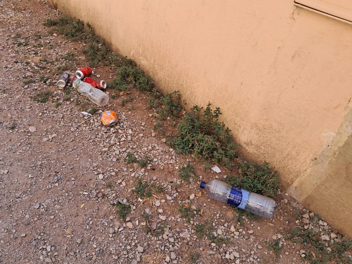 Queixes veïnals entorn de la Casa Caritat de Manresa per brutícia i incivisme Queixes veïnals entorn de la Casa Caritat de Manresa per brutícia i incivisme