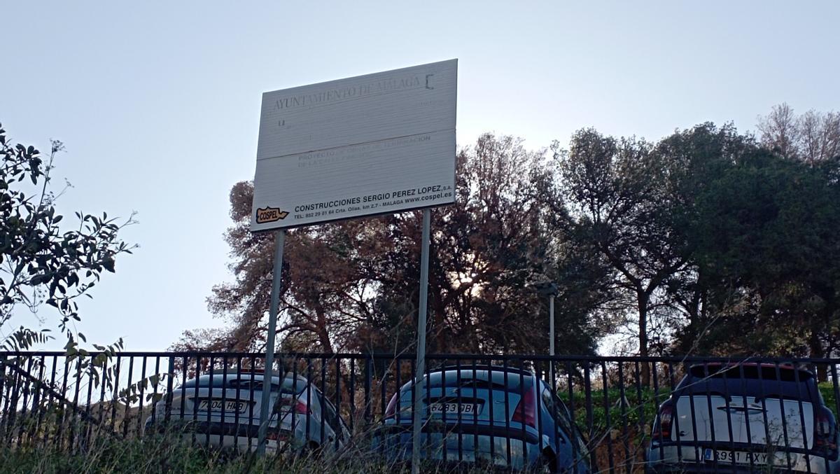 Detalle del cartel en Pinosol de la Gerencia Municipal de Urbanismo de 2009, esta semana.