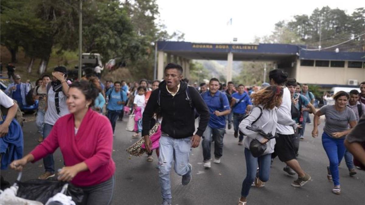 Honduras responsabiliza a grupos criminales de organizar las caravanas