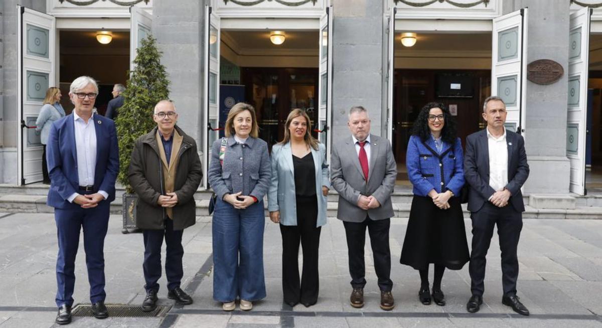 La Academia apela a la asturianía del PP para lograr la oficialidá de la llingua