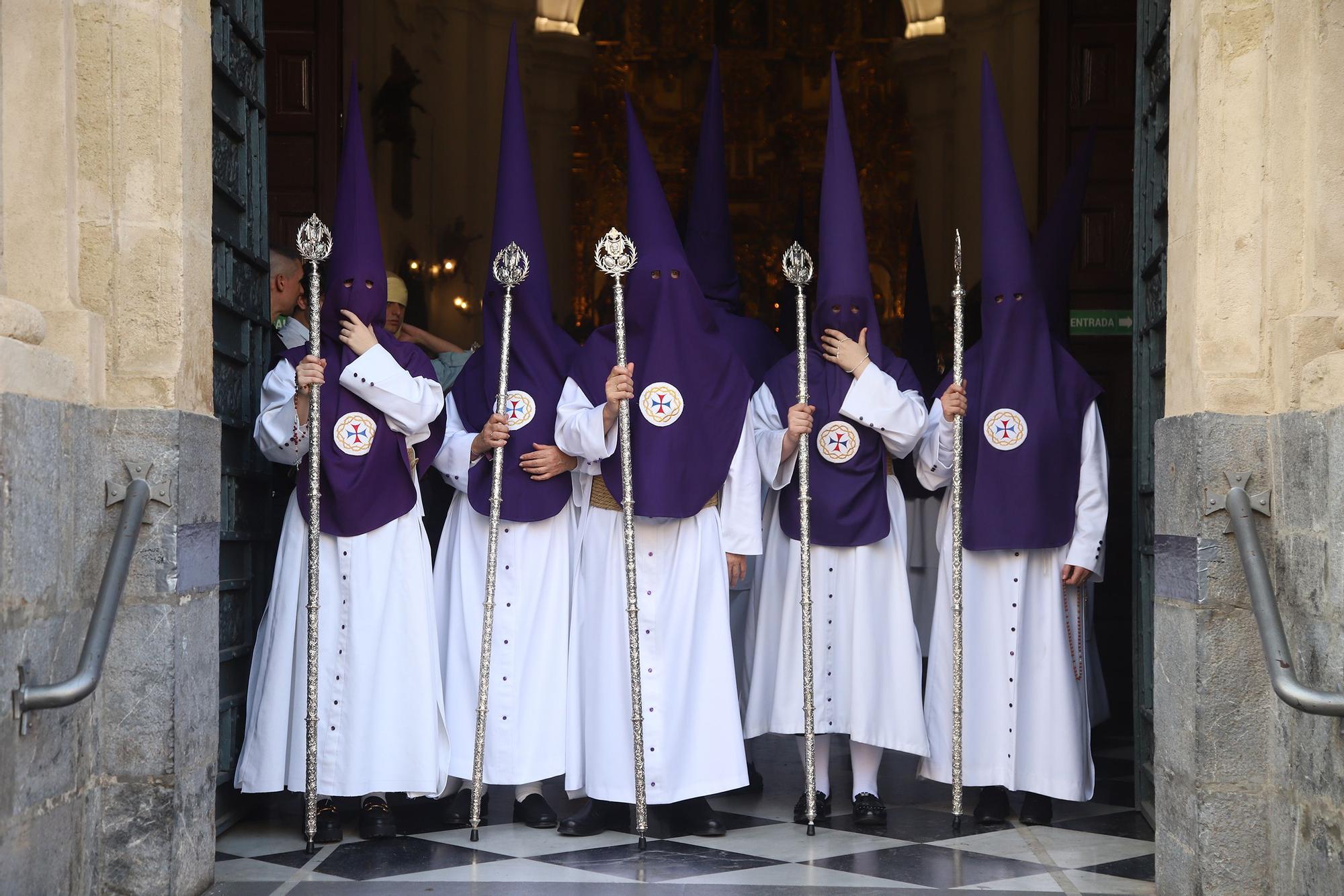 La procesión de la Hermanda de la Santa Faz en imágenes